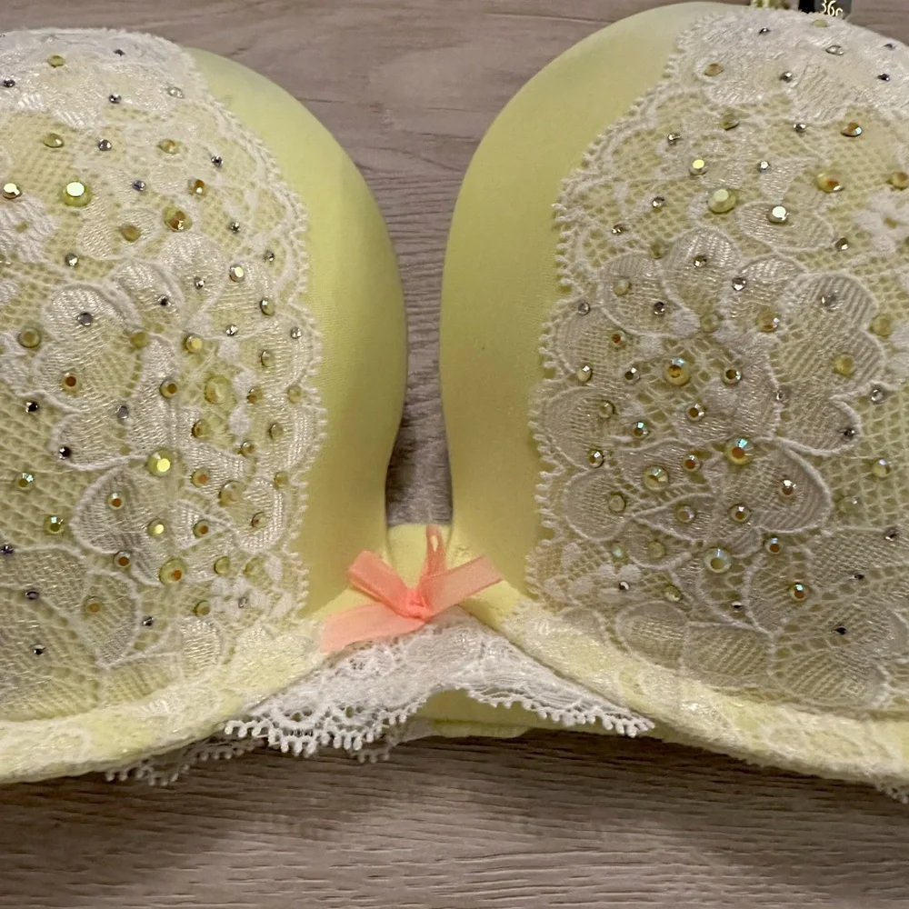 NWT Victoria’s Secret Dream Angel’s Push Bra with Rhinestones - Picture 2 of 3